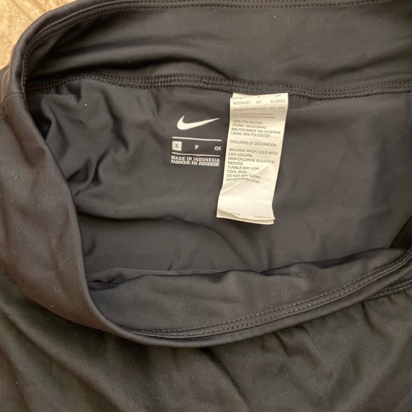 Nike skirt with built in shorts - Picture 3 of 3